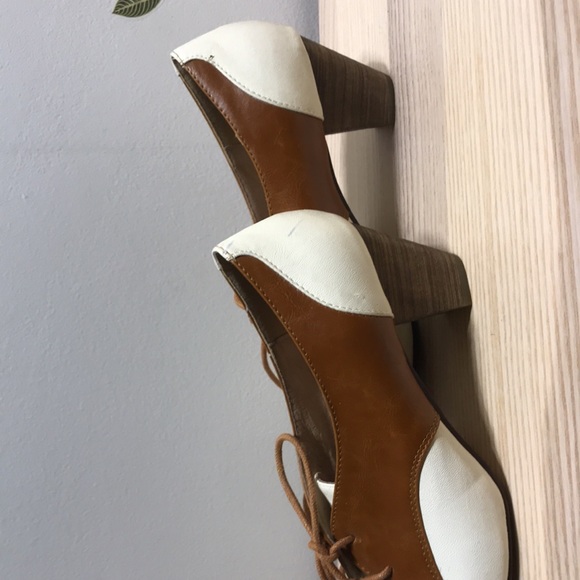 Vintage leather saddle shoe heels - Picture 3 of 10